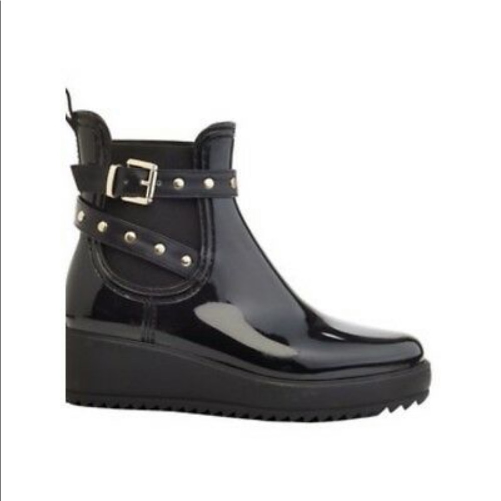 Very chic combat boot style rain boots